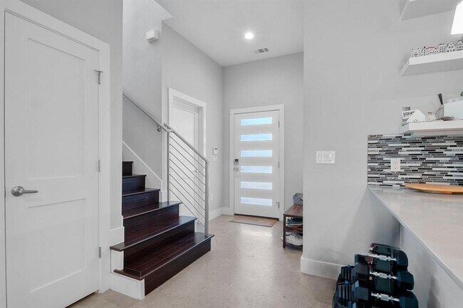 7206 Carver Ave