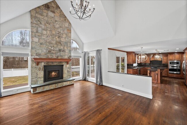 Photo - Spacious 4 Bedroom 4.5 Bath Rental in London Woods!