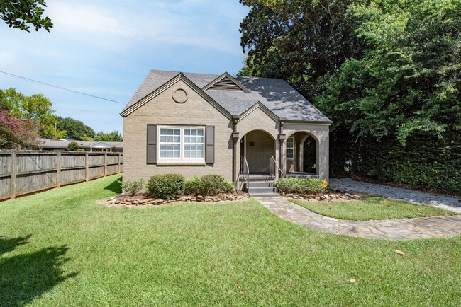 Building Photo - 432 27th St Unit Crimson Villa