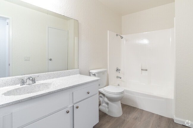 2BR, 1BA - 1025SF - Bathroom