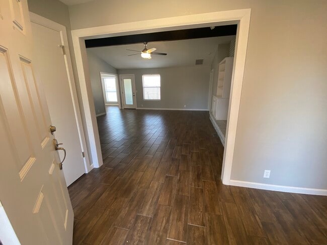 Photo - 801 Rolling Hill Terrace