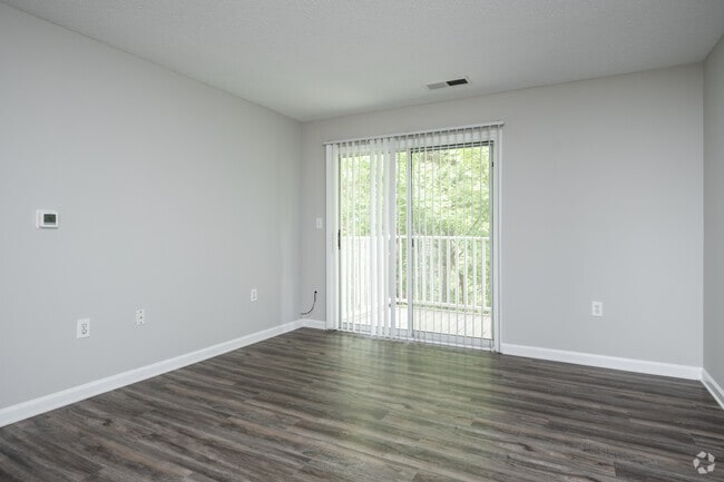 1BR, 1BA - 600SF - Living Room