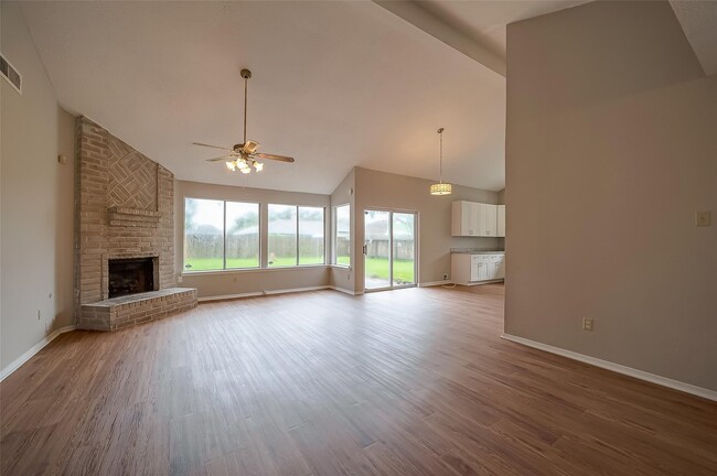 Photo - 1126 W Belgravia Dr