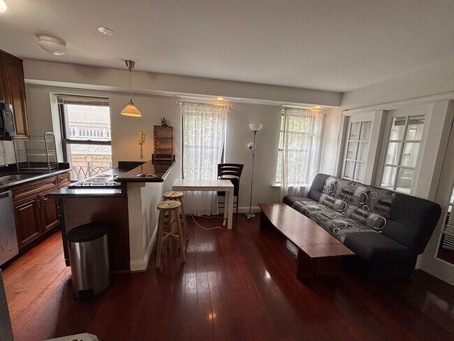 Photo - 1125 12th St NW