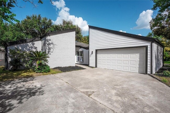 Building Photo - 1011 Crossfield Dr