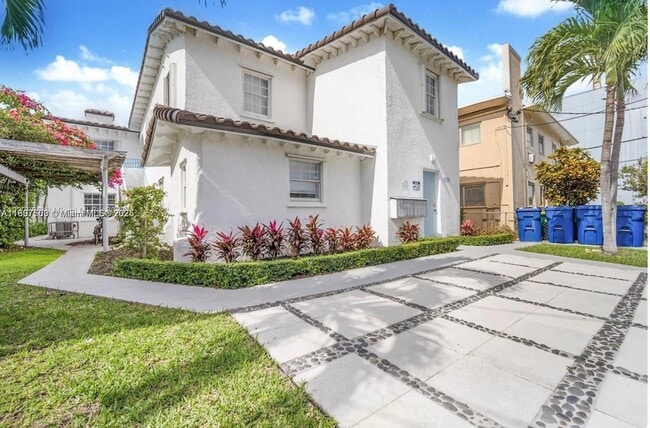 Photo - 6966 Byron Ave Unidad 101