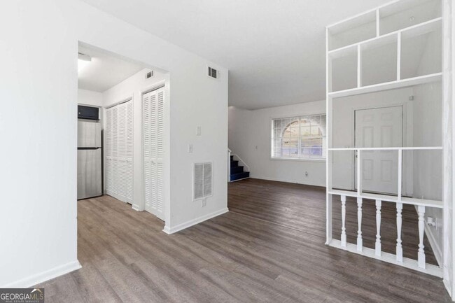 Building Photo - 1073 Laurel Ln NW