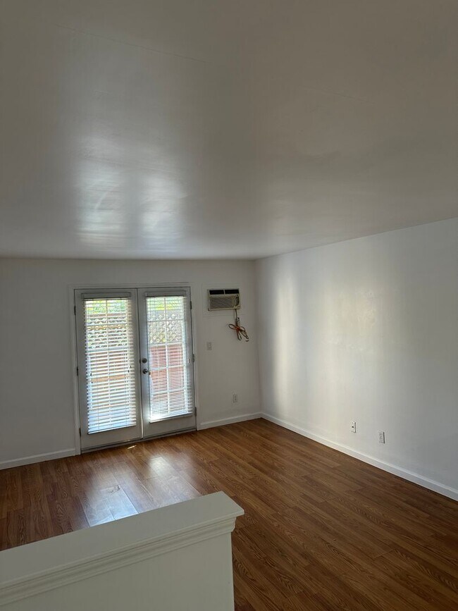 Photo - 54TH ST - Beautiful 1/1 Condo w Patio, Stainless Kitchen, Near SDSU! Unidad 117
