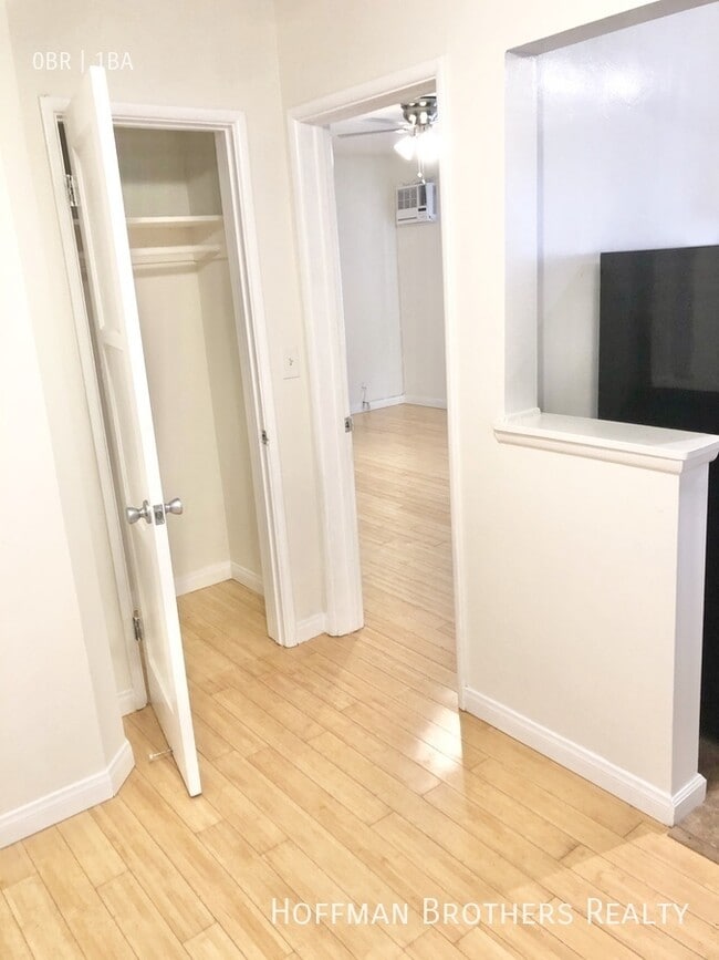 Building Photo - 2553 S Sepulveda Blvd Unit 4