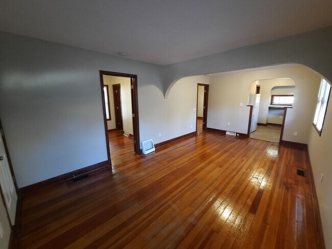 Photo - 2 Bedroom, 1 Bathroom home with hardwood!