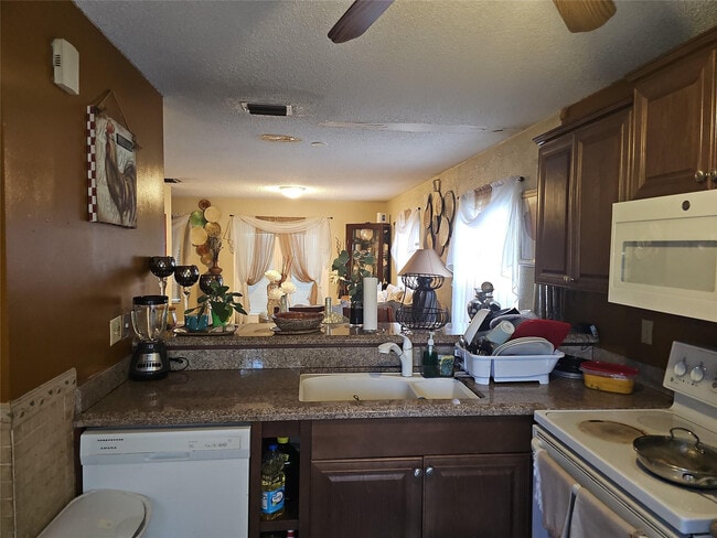 Photo - 189 Plumage Ln