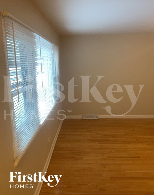 Photo - 14340 Kenwood Ave