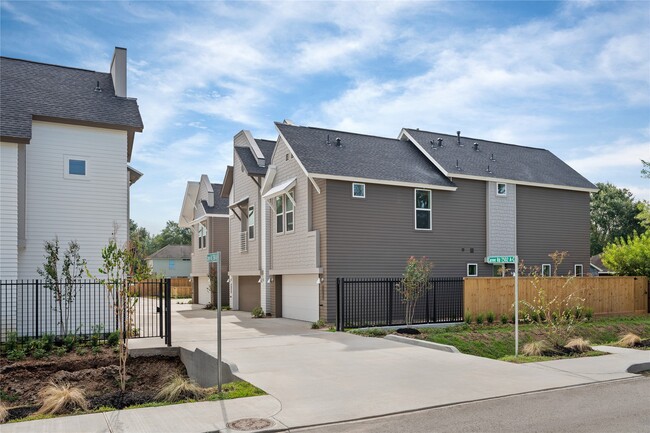 Photo - 7504 B Carver Rd