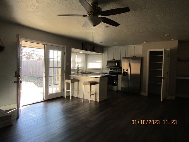 207 NE 46th St