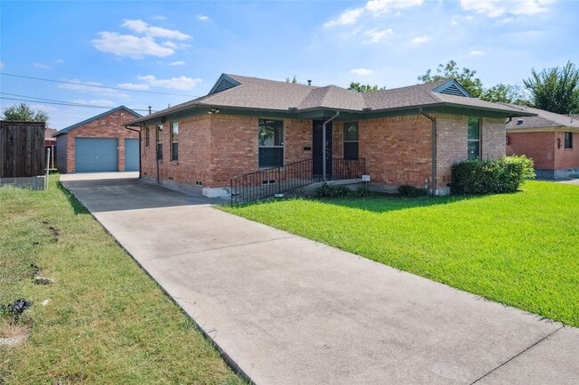 Building Photo - 9982 Chireno St