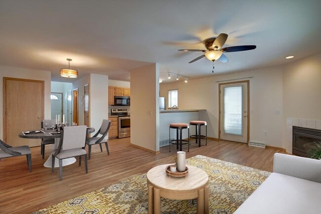 Photo - 6101-6103 Unidad 6101