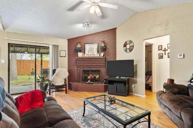 Photo - 1333 Mercedes St