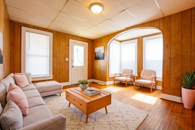 Building Photo - 207 S 17th St Unit Apt A