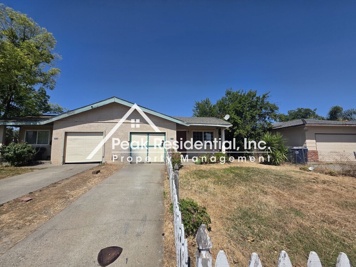 Spacious 3bd/1ba Duplex with Garage - Grea... - Spacious 3bd/1ba Duplex with Garage - Grea... House