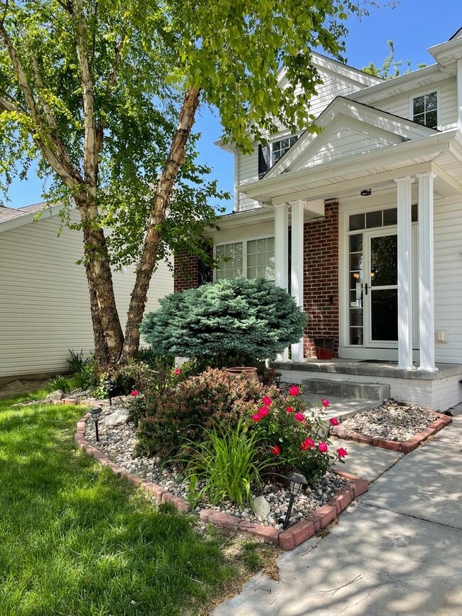 Building Photo - Beautiful 4 bed 2.5 bath 3000+sq ft Rental