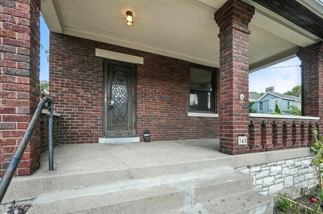 Photo - 348 Volkert St