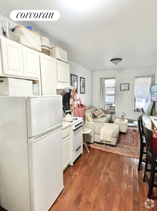 Building Photo - 413 E 70th St Rental