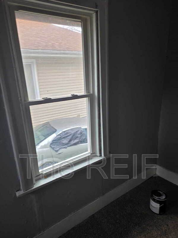 Photo - 1023 Barrie Ave