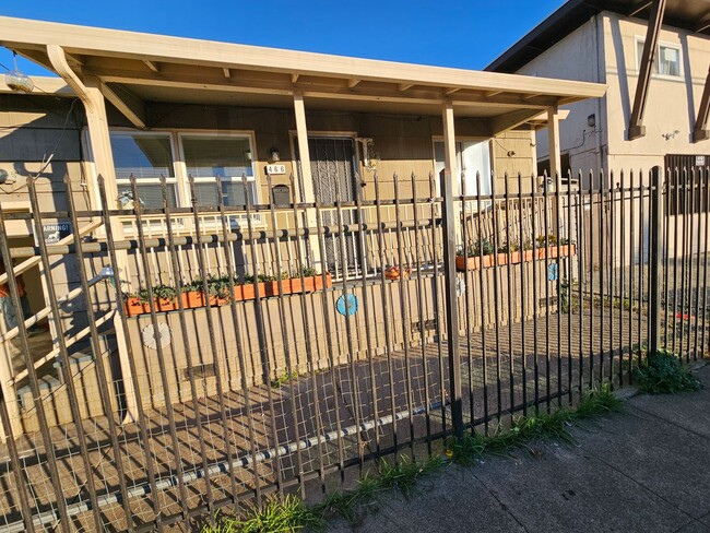 Building Photo - 20th Street Unit 466