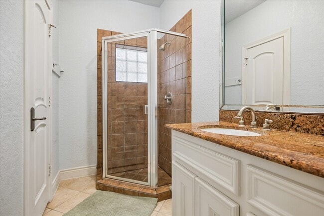 Photo - 2128 Harold St