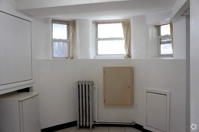 Building Photo - 733 43rd St Unit 1B Rental