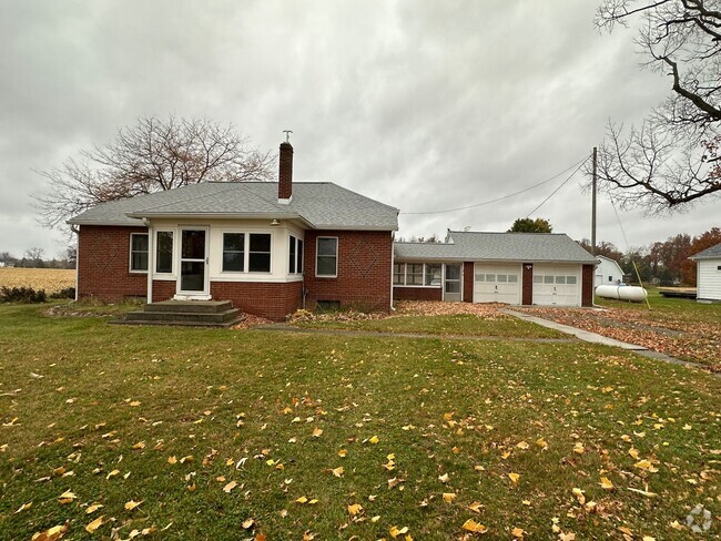 Building Photo - Cement City, Single Family Home!