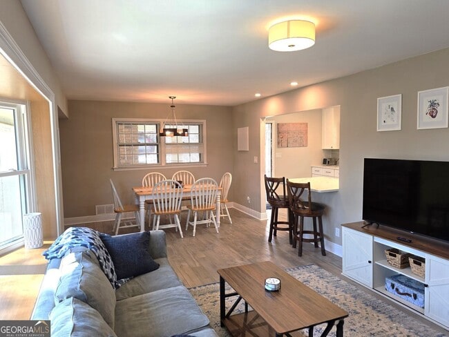 Photo - 2457 Sunset Dr NE