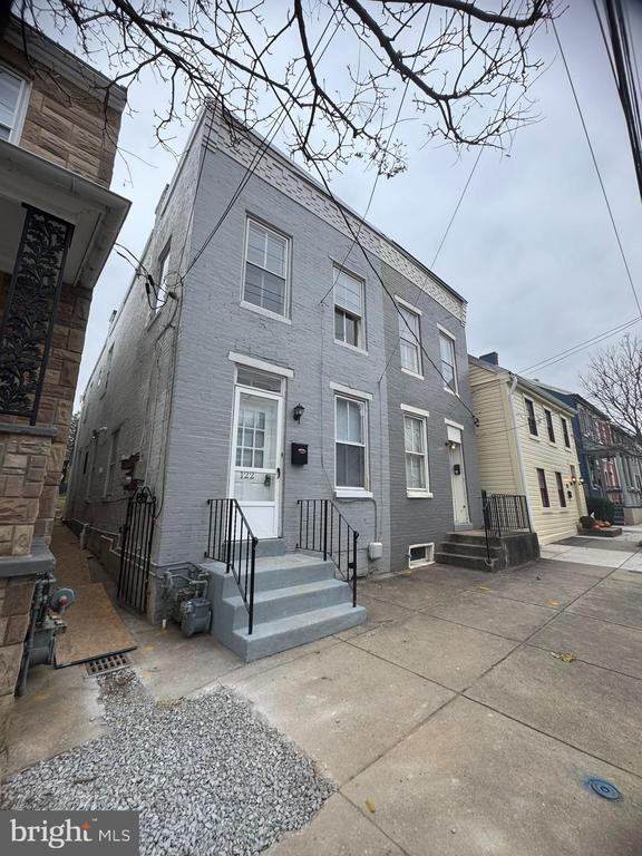 Photo - 122 W All Saints St