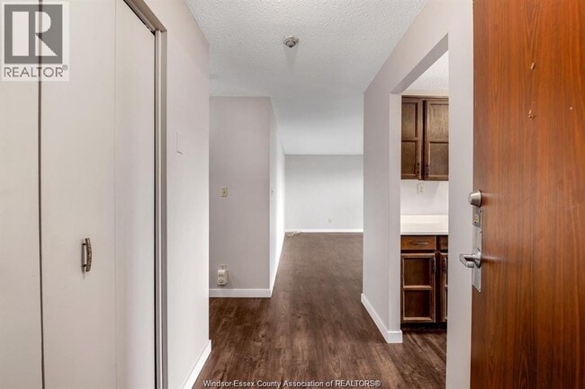 Photo - 3936 Wyandotte St E Unité 211