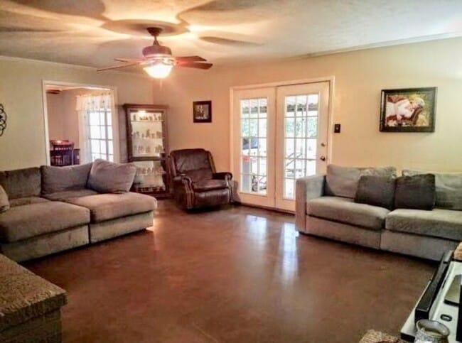 Photo - Beautiful 4 bedroom house!