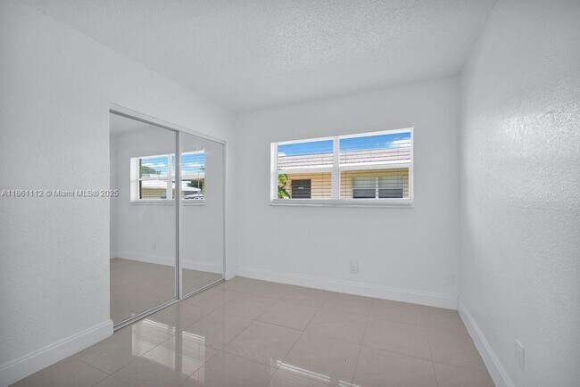 Photo - 6900 SW 5th St