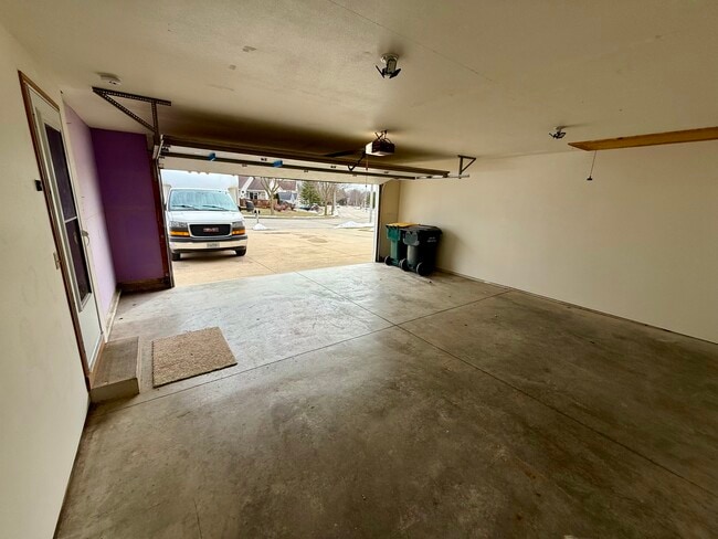 Garage - 1350 Sunnydale Cir