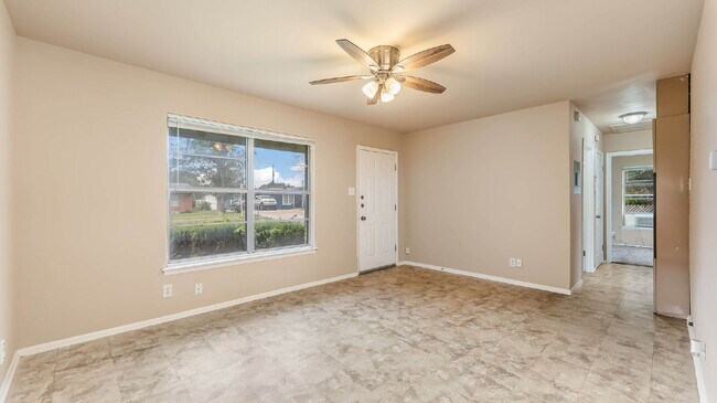 Photo - 218 E Villaret Blvd