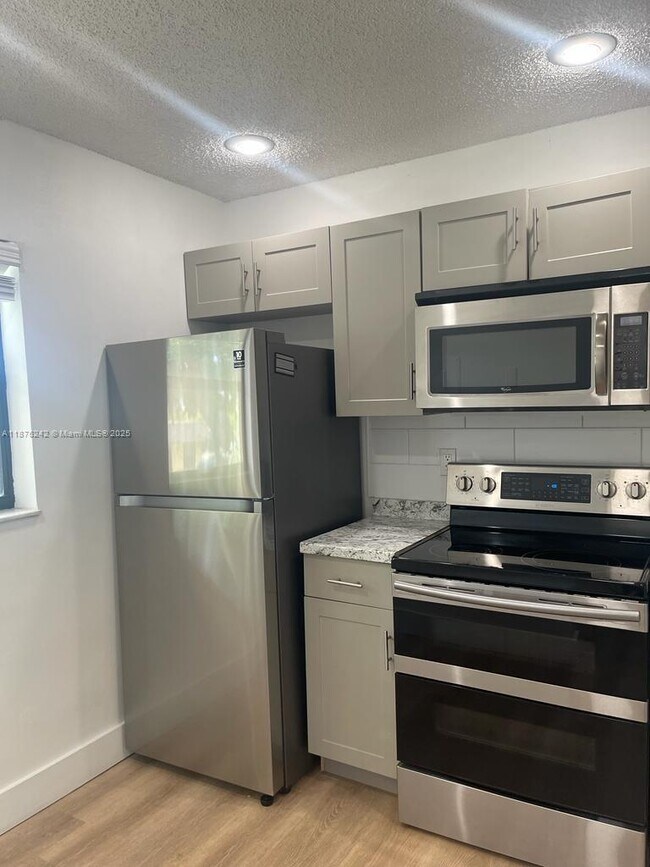 Building Photo - 136 NW 91st Ave Unit 202 Rental