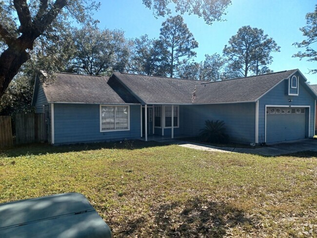 Building Photo - 3 Bedroom, 2 Bathroom with large yard ... Rental