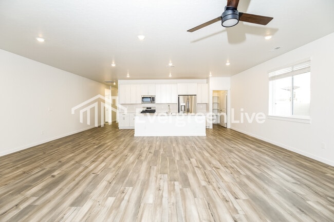 Photo - 308 Ravello St