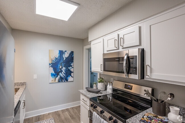 2BR, 1.5BA - 950SF - Kitchen