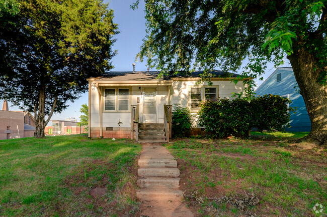 Building Photo - 823 N Jefferson St Rental