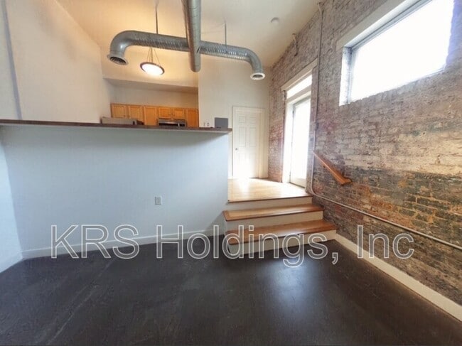 Building Photo - 301 Goshen St Unit 1A