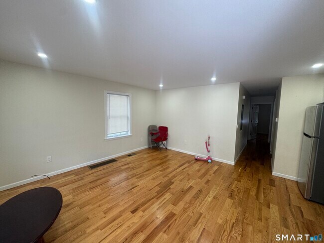 Photo - 695 Shelton St Unit 1st Floor