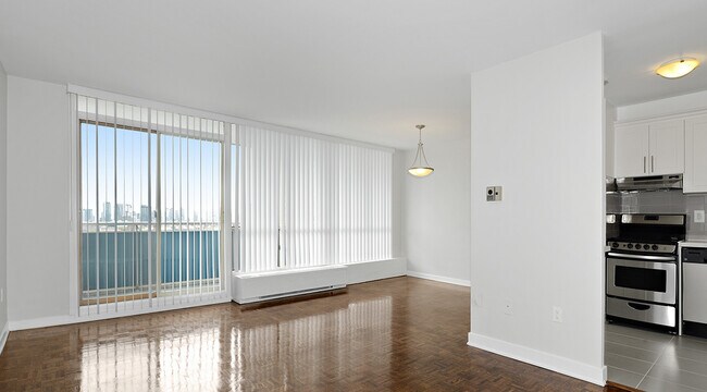 Building Photo - Prince Arthur Unit 01105