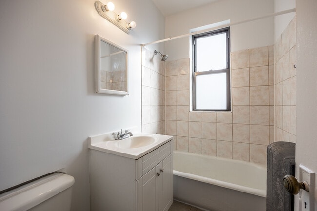 Photo - 2704 N Sawyer Ave