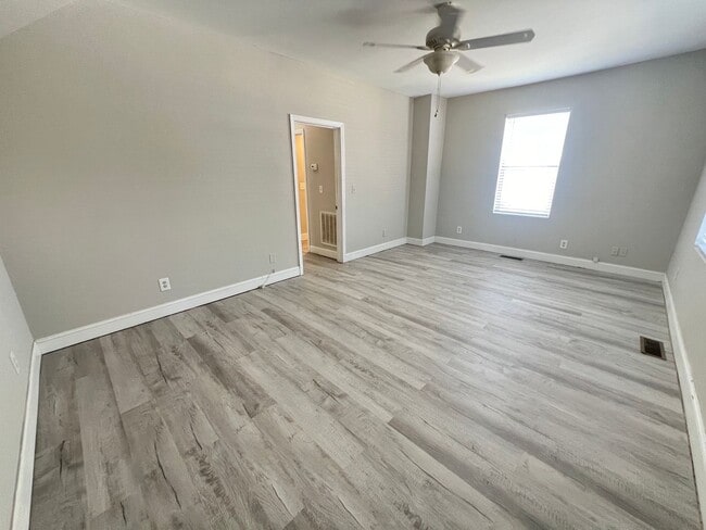 Photo - 2 Bedroom 1 Bath Apartment - Downtown Charleston