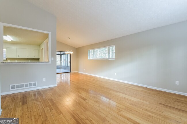 Photo - 640 Butterfield Ln