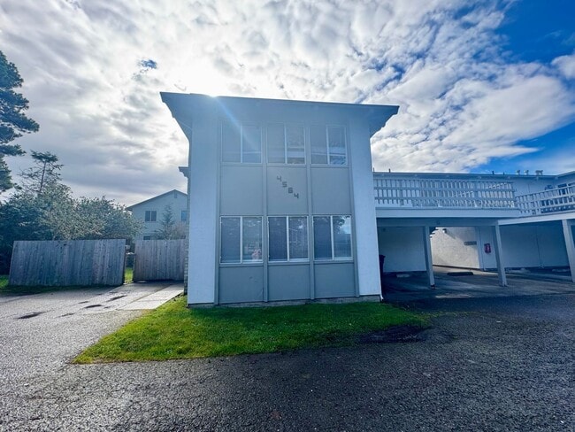 Building Photo - 4564greg Unit H